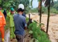 Banjir Batu Busuak, PT Semen Padang Kirim Relawan Bantu Warga Terdampak 4 Semen Padang kirim relawan untuk membantu warga yang terdampak banjir di Batu Busuak. (dok. Humas)