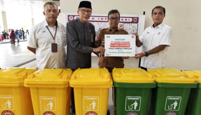 PT Semen Padang Serahkan 16 Tong Sampah Terpilah ke Sekolah dan Masjid Raya Sumbar