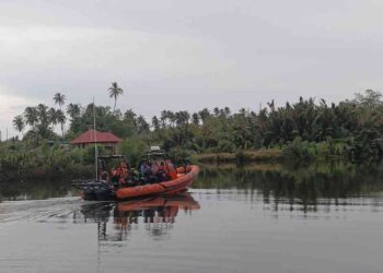 Tim Basarnas Padang bergerak melakukan pencarian kapal yang hilang di Pasbar. (dok. Basarnas Padang)