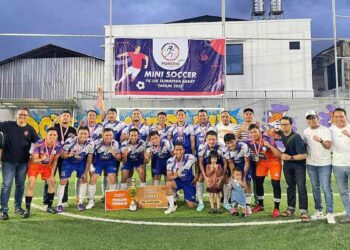 Tim Mini Soccer BRI sukses meraih gelar Juara 1 pada ajang Pekan Olahraga dan Seni (Porseni) Forum Komunikasi Industri Jasa Keuangan (FKIJK) Sumatera Barat Tahun 2025. (dok. istimewa)