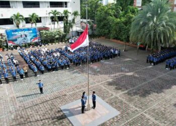 Peringati Hari Pahlawan, Kementerian ATR/BPN Kobarkan Semangat Cahaya Perjuangan 1 Upacara peringatan Hari Pahlawan di Kementerian ATR/BPN. (dok. istimewa)