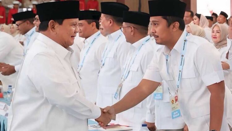 Wagub Vasko bersama Presiden Prabowo saat acara konsolidasi partai Gerindra di Jakarta. (dok. istimewa)