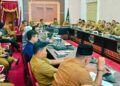 Wagub Vasko dalam rapat proyek lanjutan tol Padang-Pekanbaru. (dok. adpsb)
