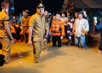 Wagub Vasko kunjungi banjir di Ulakan. (dok. istimewa)