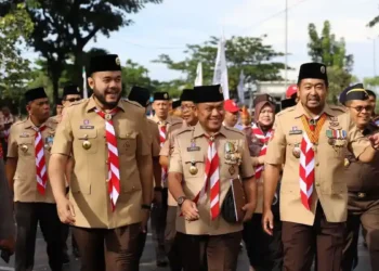 Wako Fadly Amran menghadiri Upacara Peringatan Hari Pramuka Nasional di Lapangan Balai Kota Aia Pacah. (dok. Prokopim)
