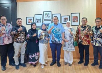 Wali Kota Pariaman, Yota Balad audiensi dengan Direktur Jenderal Guru dan Tenaga Kependidikan serta Pendidikan Guru (GTKPG) Kementerian Pendidikan Dasar dan Menengah Republik Indonesia, Nunuk Suryani, di Kantor Kemendikdasmen Jakarta, Kamis (6/11/2025). (dok. istimewa)