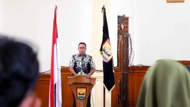 Mulyadi Sampaikan Jawaban atas Pandangan Umum Fraksi-Fraksi DPRD Kota Pariaman 1 Wawako Pariaman Mulyadi. (dok. istimewa)