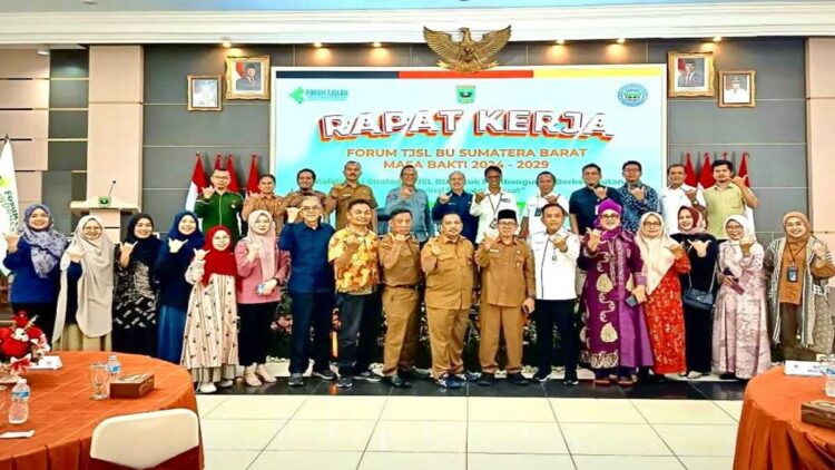 Gusti Candra Sampaikan Hasil Rakerda Forum TJSL BU Sumbar, Fokus Pengentasan Kemiskinan dan Penguatan UMKM 1 Rakerda Forum Tanggung Jawab Sosial dan Lingkungan Badan Usaha (TJSL BU) Provinsi Sumatera Barat. (Foto: Ist)