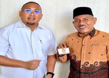 Bupati Limapuluh Kota Safni Sikumbang Berlabuh ke Gerindra, KTA Diserahkankan Andre Rosiade 3 Bupati Limapuluh Kota Safni Sikumbang Berlabuh ke Gerindra, KTA Diserahkankan Andre Rosiade