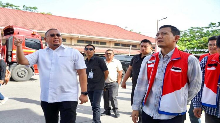 Andre Rosiade turun ke lapangan guna menindaklanjuti adanya laporan masyarakat terkait maraknya praktik "lansir" solar subsidi di Sumbar. (Foto: Ist)