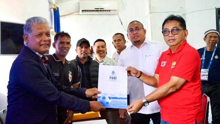 Andre Rosiade mendaftarkan diri sebagai calon Ketua Asprov PSSI Sumbar. (Foto: Ist)