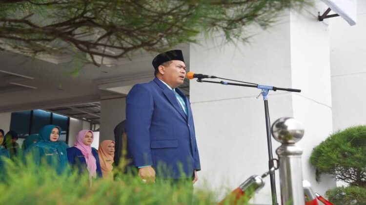 Wako Pariaman Yota Balad menjadi inspektur upacara Hari Pahlawan 2025. (Foto: Ist)