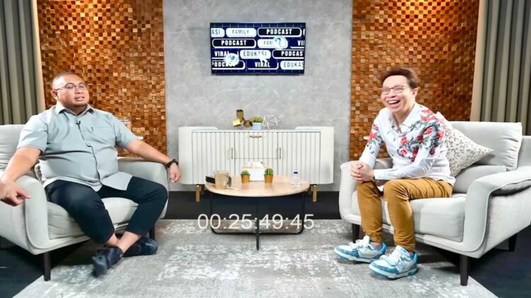 Andre Rosiade Tegaskan Perannya di Semen Padang FC Bukan Pemilik, Hanya Penasehat dan Pencari Dana 1 Andre Rosiade bicara di podcas-nya dr Richard Lee. (Foto: Ist)