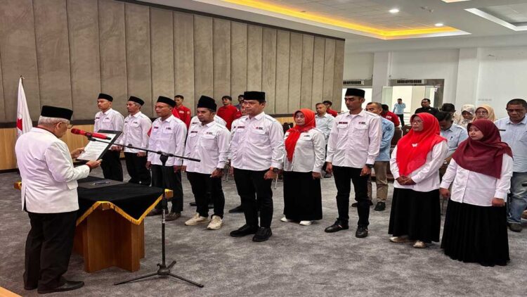 Dikukuhkan, Pengurus Baru PMI Kabupaten Solok Diminta Pegang Teguh Semangat Kemanusiaan 1 PMI Sumbar kukuhkan Dewan Kehormatan dan kepengurusan PMI Kabupaten Solok. (Foto: Dok. Diskominfo Kabupaten Solok)