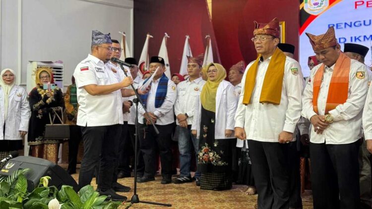 Andre Rosiade Lantik Pengurus DPW IKM Provinsi Bengkulu, Dorong Investasi dan Persatuan Perantau Minang 1 Ketum IKM Andre Rosiade melantik pengurus DPW IKM Bengkulu. (Foto: Ist)