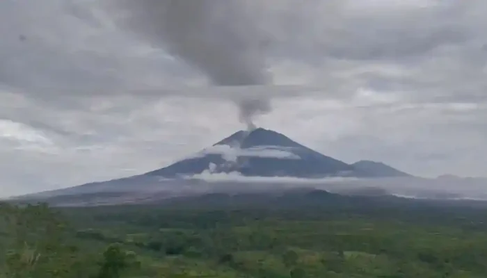 Semeru Alami Getaran Lahar Hujan Hampir 2 Jam, PVMBG Tetapkan Status Awas