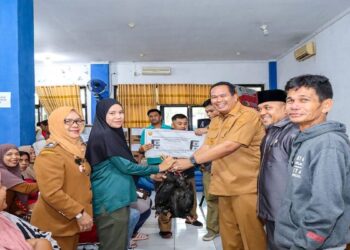 Dorong Ketahanan Pangan, Pemko Pariaman Salurkan Bantuan Ayam ke Masyarakat