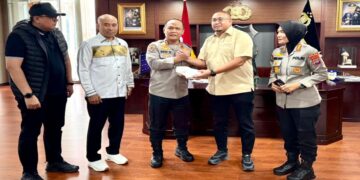 Andre Rosiade Salurkan Rp100 Juta untuk Polda Sumbar Bangun Dapur Umum Korban Banjir dan Longsor