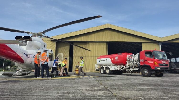 Mobil tangki Pertamina bersiap mengantarkan pasokan BBM dari Terminal BBM Sibolga, Sumatera Utara. (Foto: PERTAMINA)