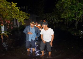 Alirkan Air yang Menggenangi Pemukiman di Lohong, Pemko Pariaman Kerahkan Alat Berat