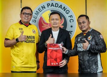 Yeyen Tumena jadi Dirtek Semen Padang FC