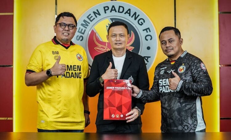 Yeyen Tumena jadi Dirtek Semen Padang FC