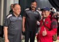 Dari Kampus ke Arena: Dosen FIK UNP di Balik Sukses Kontingen Sumbar di PON Beladiri 2025 3 Dekan FIK UNP Prof Nurul Ikhsan (kanan) bersama Ketua Umum KONI Pusat Marciano Norman di sela-sela pelaksanaan PON Beladiri 2025 Kudus. (Foto dokumentasi)