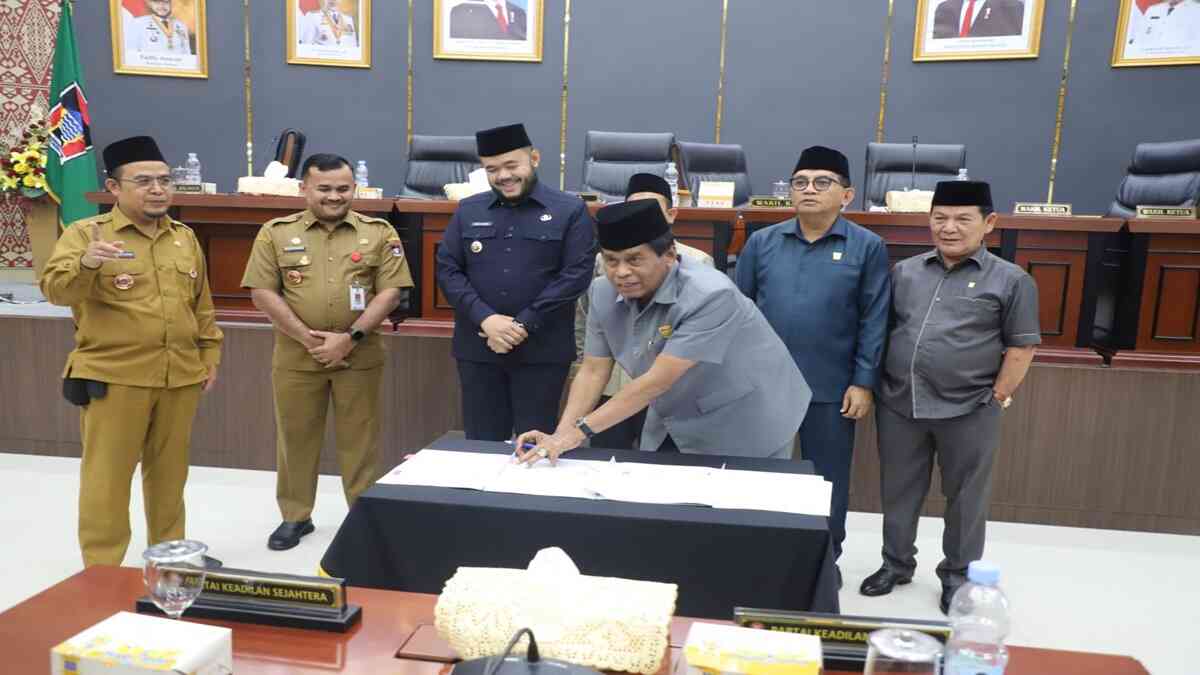 DPRD Padang Setujui APBD 2026, Wako Pastikan Pendidikan–Kesehatan jadi Prioritas 3 df5b332c aceb 4fac 8dfb 3c72b8300db2 1536x1024 1