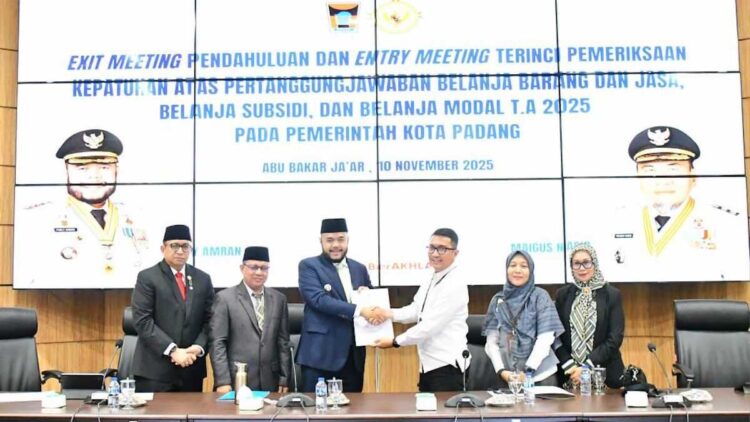 Pemko Padang Gelar Exit dan Entry Meeting dengan BPK Sumbar terkait Belanja Anggaran 2025 1 Exit dan entry meeting Pemko Padang dan BPK Perwakilan Sumbar. (dok. Prokopim)