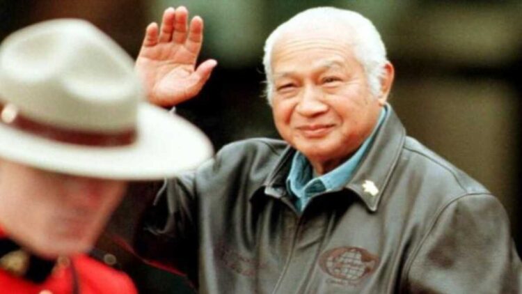 Soeharto Dianugerahi Gelar Pahlawan Nasional, Tutut Terima di Istana Jakarta 1 Soeharto dianugerahi Pahlawan Nasional oleh pemerintah. (Foto: AFP)