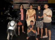 Ketahuan Curi HP, Pria Ini Dihadang Warga dan Diserahkan ke Polisi di Padang