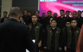 Trio komando KONI Sumbar saat dilantik Ketum KONI Pusat Marciano Norman. (dok. Humas KONI)