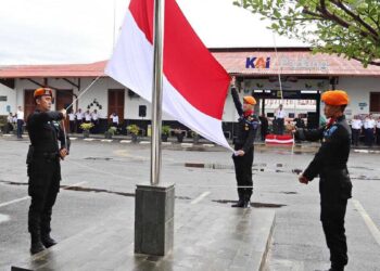 KAI Divre II Sumbar Peringati Hari Pahlawan 2025 dengan Upacara dan Kegiatan Sapa Pelanggan Setia KA 1 Upacara peringatan Hari Pahlawan yang digelar KAI Divre II Sumbar. (dok. istimewa)