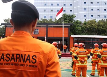 Perkuat Operasi Bencana, Basarnas Berangkatkan Kapal dan Helikopter ke Sumatera