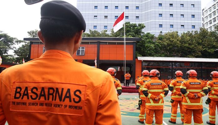 Perkuat Operasi Bencana, Basarnas Berangkatkan Kapal dan Helikopter ke Sumatera