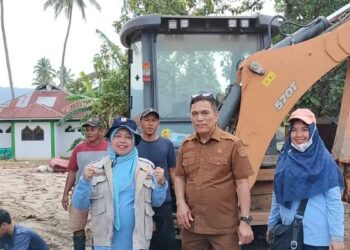 Pemkab Solok Kerahkan Alat Berat, Percepat Perbaikan Sungai dan Jalan Pasca Bencana