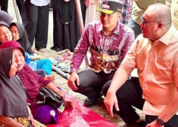 Andre Rosiade hadir di tengah masyarakat saat bencana. (dok. istimewa)