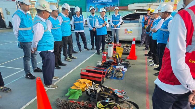 PLN UID Sumatera Barat Gelar Apel Siaga, Tegaskan Kesiapan Hadapi Nataru 2025/2026 1 Apel Siaga Kelistrikan PLN UID Sumbar. (dok. istimewa)