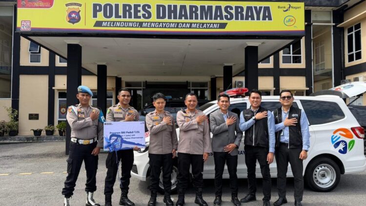 Respon Cepat Pelayanan, BRI Serahkan Ambulance untuk Polres Dharmasraya 1 BRI serahkan ambulans untuk Polres Dharmasraya. (dok. istimewa)