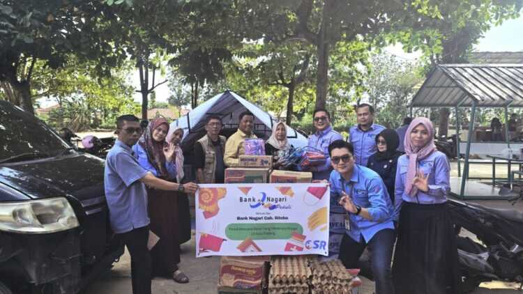 Bank Nagari Siteba Salurkan Bantuan untuk Warga Terdampak Banjir Bandang di Surau Gadang 1 Bank Nagari Cabang Siteba menunjukkan kepedulian terhadap masyarakat terdampak bencana dengan menyalurkan bantuan untuk korban banjir bandang di Kelurahan Surau Gadang, Kecamatan Nanggalo, Kamis (4/12)