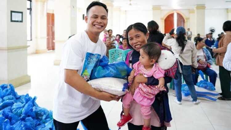 Bantuan sembako untuk korban gempa