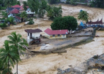 Bencana banjir dan longsor yang terjadi di Sumatera Barat. Industri sawit disebut jadi salah satu penyebabnya. (dok. istimewa)