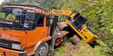 Eks Ketua DPRD Pasaman Tewas Tertimpa Alat Berat Saat Antar Bantuan Bencana 9 Eks Ketua DPRD Pasaman Tewas Tertimpa Alat Berat Saat Antar Bantuan Bencana