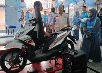 TJSL PLN UID Sumbar Resmikan Workshop Konversi Motor Listrik Pertama di Sumbar 2 GM PLN UID Sumbar Ajrun Karim meresmikan bengkel konversi motor listrik pertama di Sumbar. (dok. Humas)