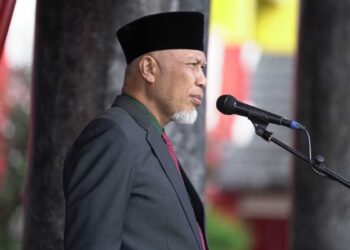 Gubernur Mahyeldi jadi irup saat Upacara Hari Bela Negara 2025. (dok. adpsb)
