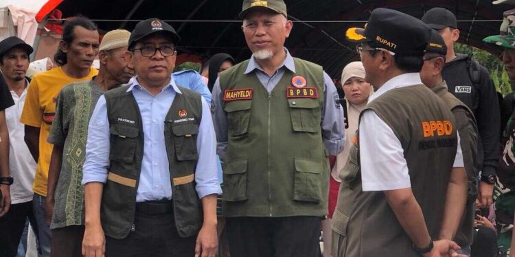 Home 47 Gubernur Mahyeldi menemani Menko PMK Pratikno saat kunjungan ke Padang Pariaman. (dok. istimewa)