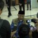 Gubernur Mahyeldi saat diwawancarai awak media. (dok. istimewa)