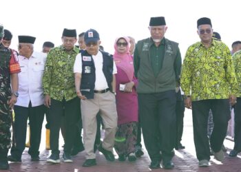 Gubernur Mahyeldi sambut kedatangan Yusuf Kalla di Sumbar. (dok. adpsb)