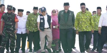 Gubernur Mahyeldi sambut kedatangan Yusuf Kalla di Sumbar. (dok. adpsb)