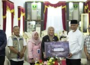 Gubernur Mahyeldi Terima Bantuan Rp87,5 Juta dari BGN untuk Korban Bencana di Sumbar